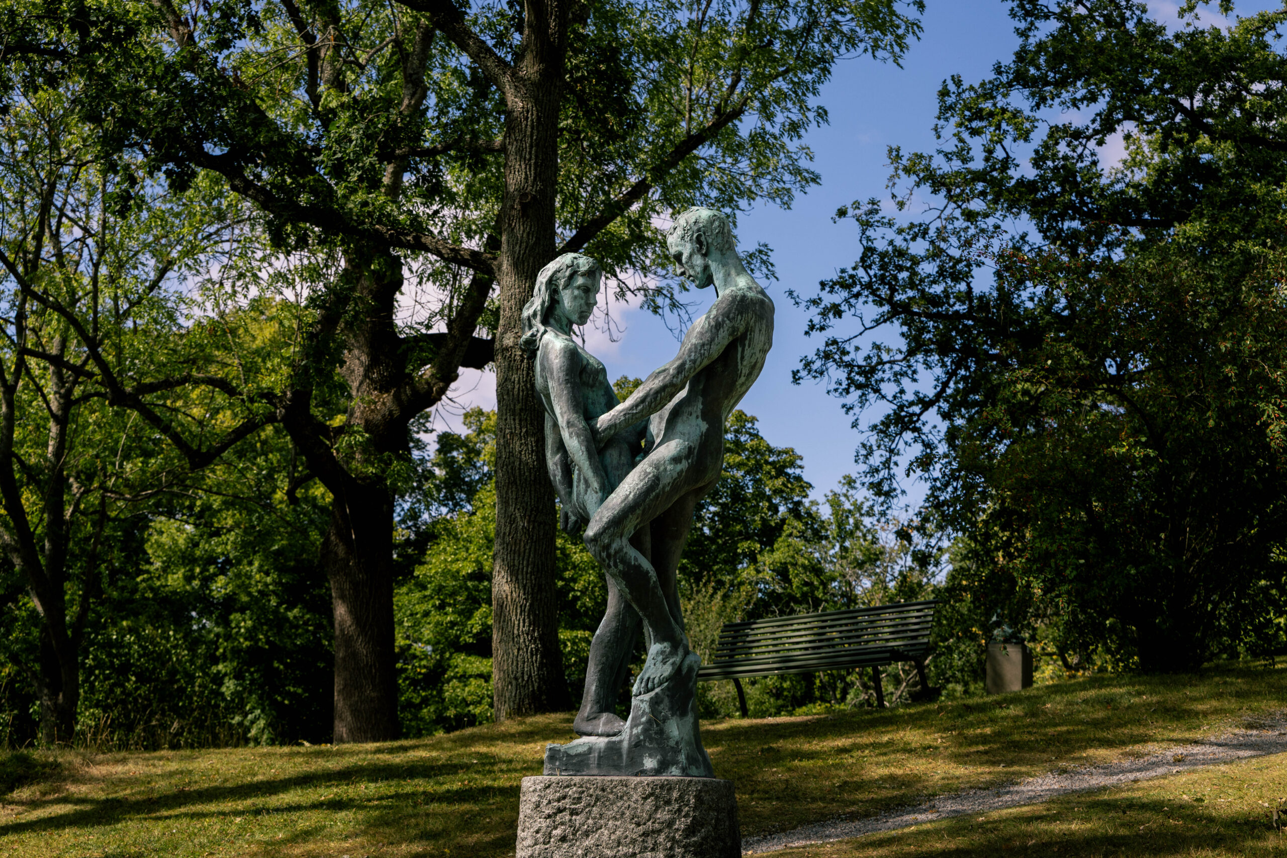 Thiel Gallery Garden scene with a statue of a man and a woman.