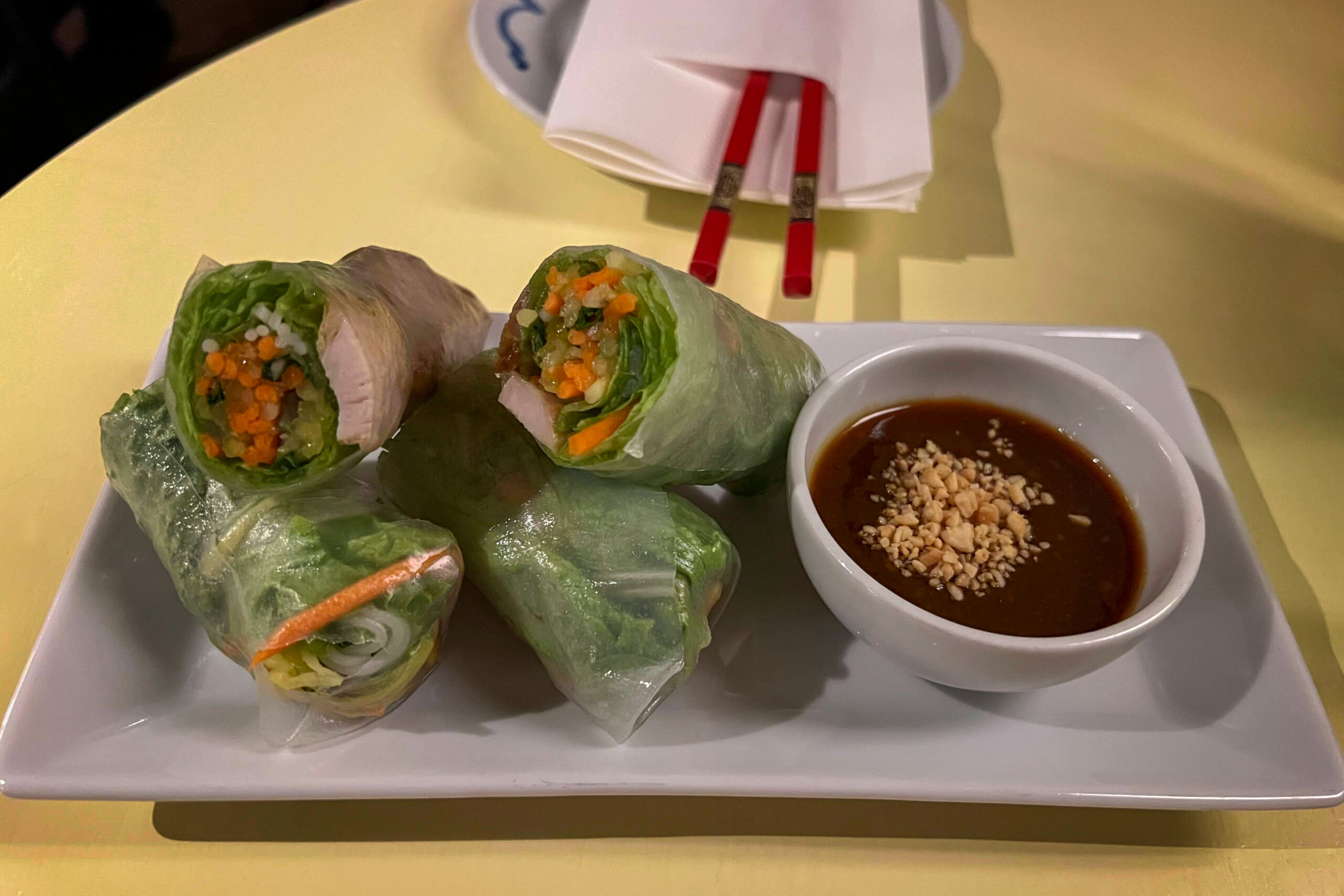 Spring rolls at restaurant Cong